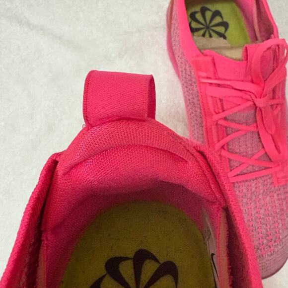 Nike VaporMax Sneaker- Women’s Size 7.5 - Picture 8 of 9